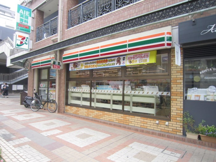 セブンイレブン(コンビニ)まで580m ヴィラ芦屋Ｂ棟