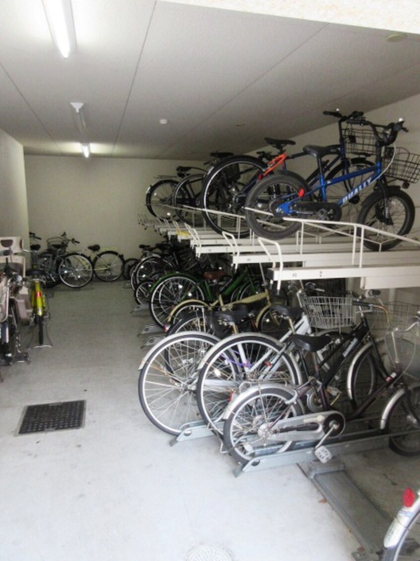 駐輪場 アルグラッド吉野