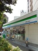 ファミリーマート(コンビニ)まで40m ロイヤルハイツ土佐堀