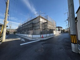 建築中