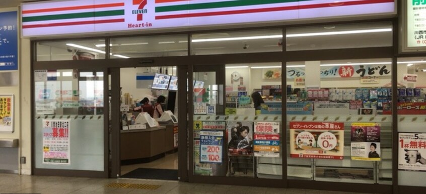 ブンイレブン ハートインJR川西池田駅北口(コンビニ)まで827m フェリス