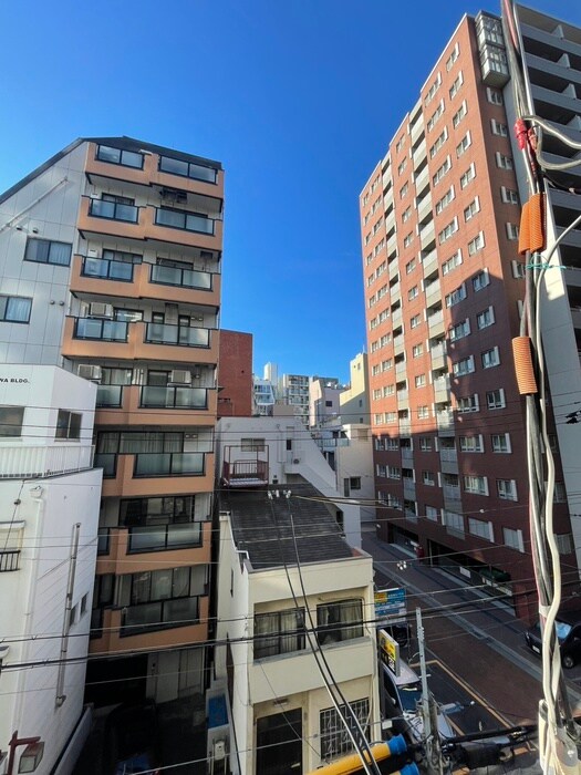 室内からの展望 ＮＥＸＴ　ＳＴＡＧＥ　神戸元町