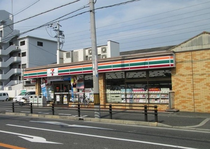 セブンイレブン(コンビニ)まで328m Ｍ・メゾン