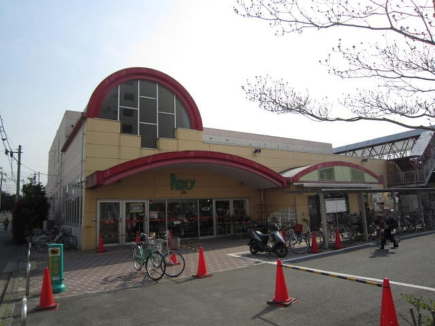 コープ(スーパー)まで146m ラコルレ川政