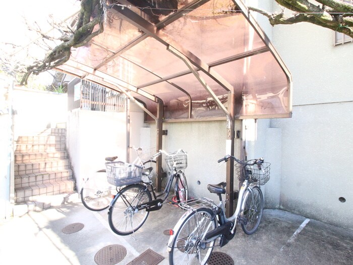 駐輪場 セミナーハウス北白川