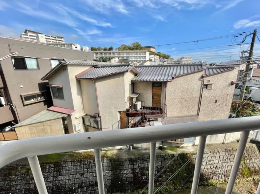 室内からの展望 アセンダ六甲山の手