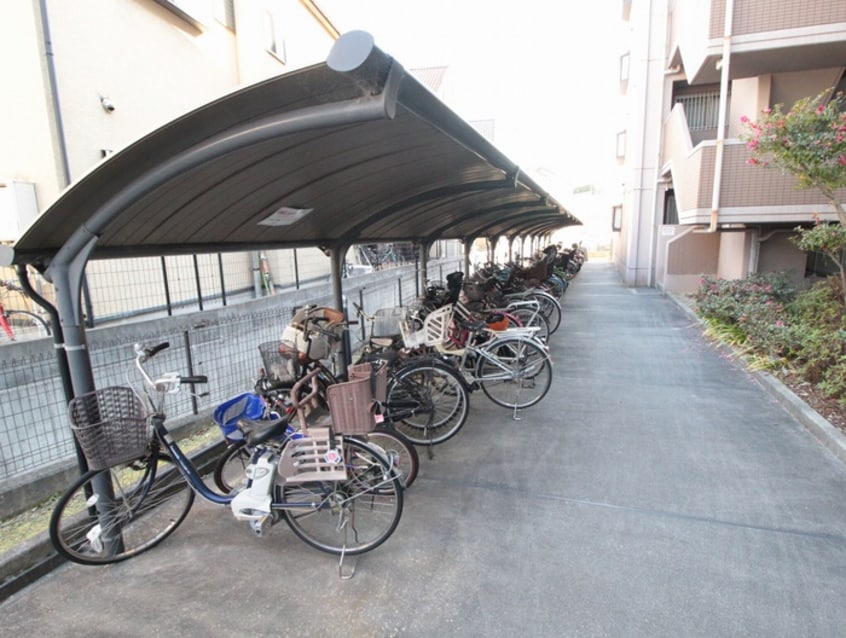 駐輪場 ラフィネ星田