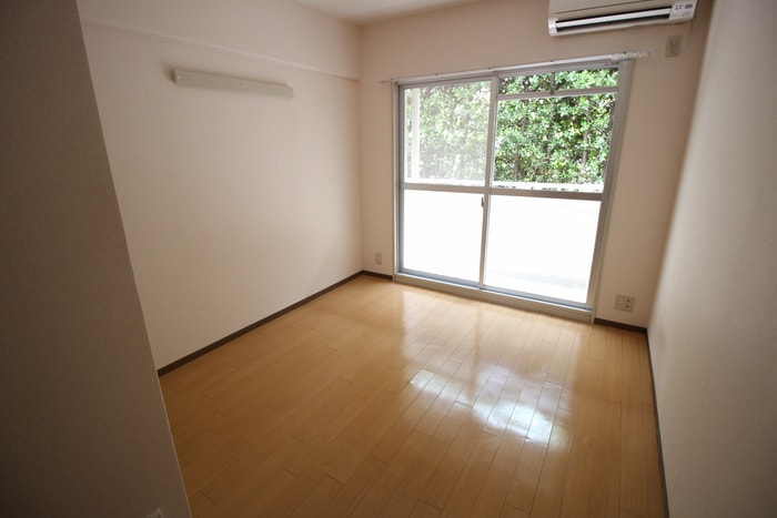 居室 ピラ－ズ御所西