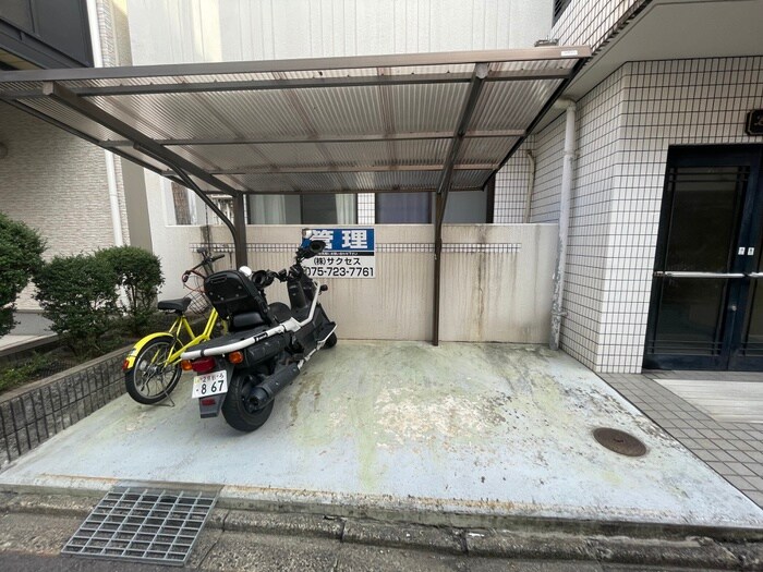 バイク置き場 ブルージュ