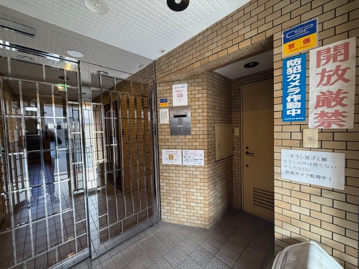 エントランス部分 ﾗｲｵﾝｽﾞﾏﾝｼｮﾝ南方（402）