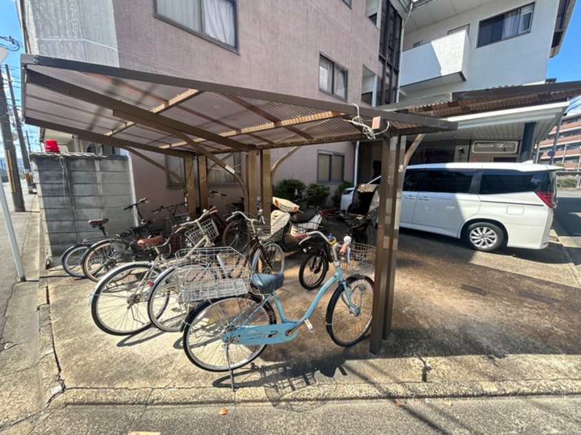 駐輪場 メゾンブランシュ