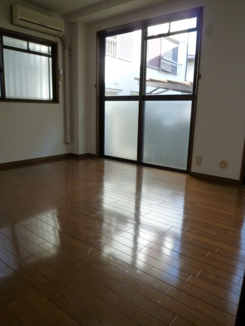 居室 ｴｸｾﾚﾝﾄ江坂