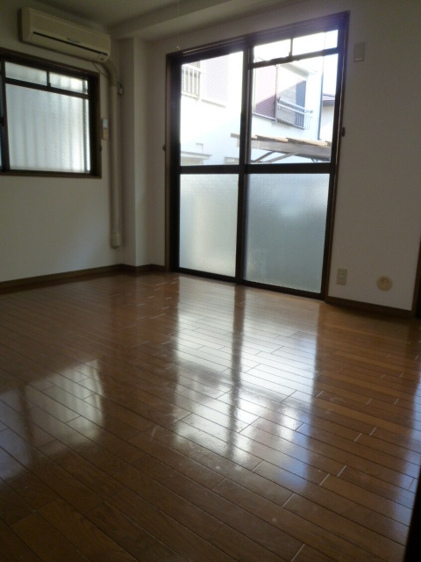 居室 ｴｸｾﾚﾝﾄ江坂