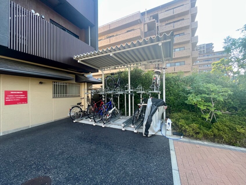 駐輪場 シュマンベール