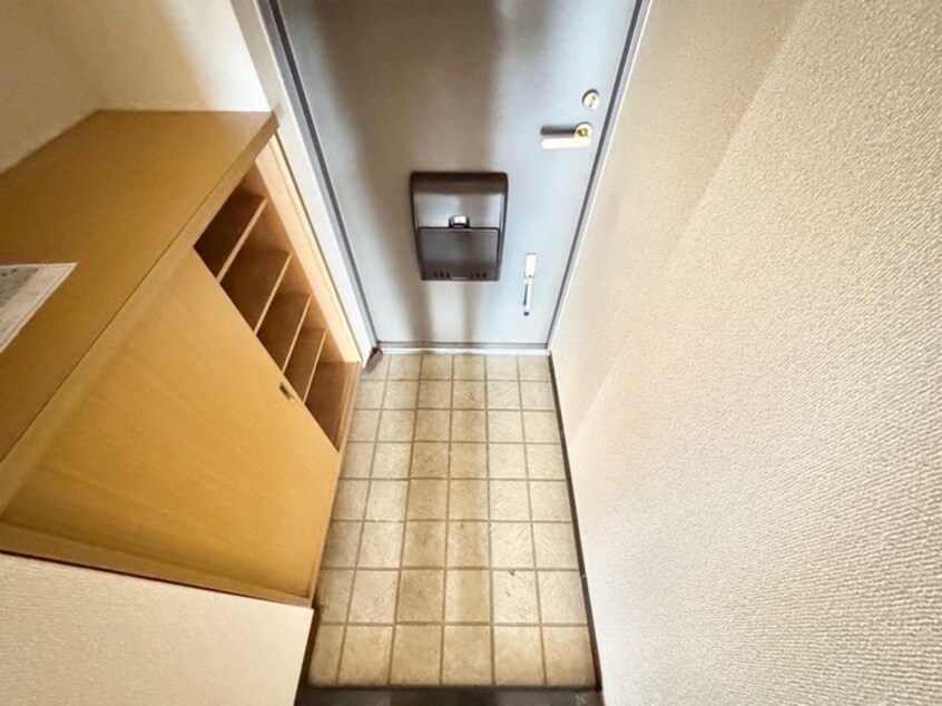 玄関 リバ－サイドマンション川勝