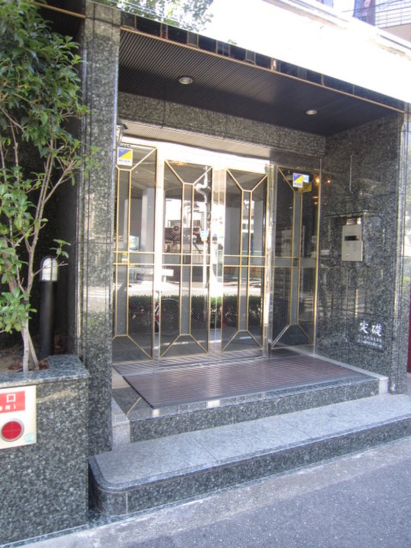 エントランス部分 リバーライズ布施