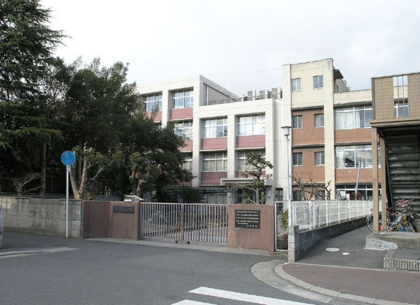 八尾市立志紀小学校(小学校)まで650m ＬＡ・ＶＩＳＴＡ志紀