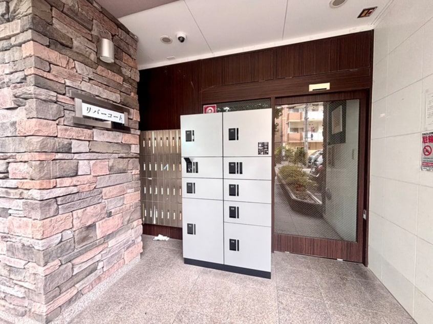 エントランス部分 リバ－コ－ト