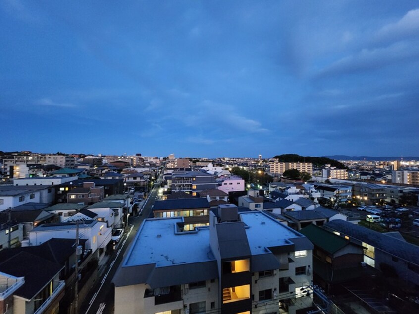 室内からの展望 ベルファ－ス緑地公園