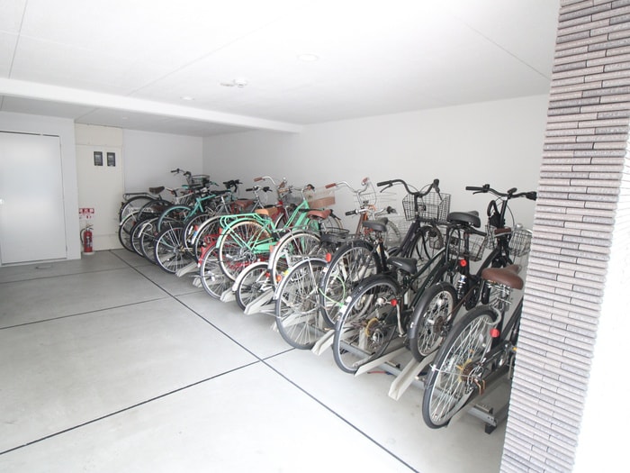 駐輪場 サクシード京都御所西