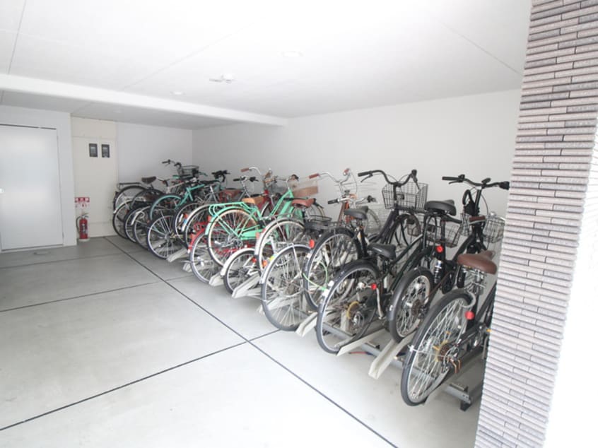 駐輪場 サクシード京都御所西