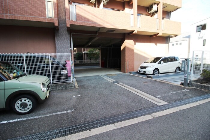 駐車場 エストレ－ジャ文の里