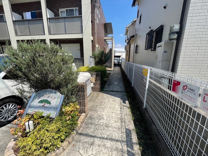 エントランス部分 シャロルエヌ
