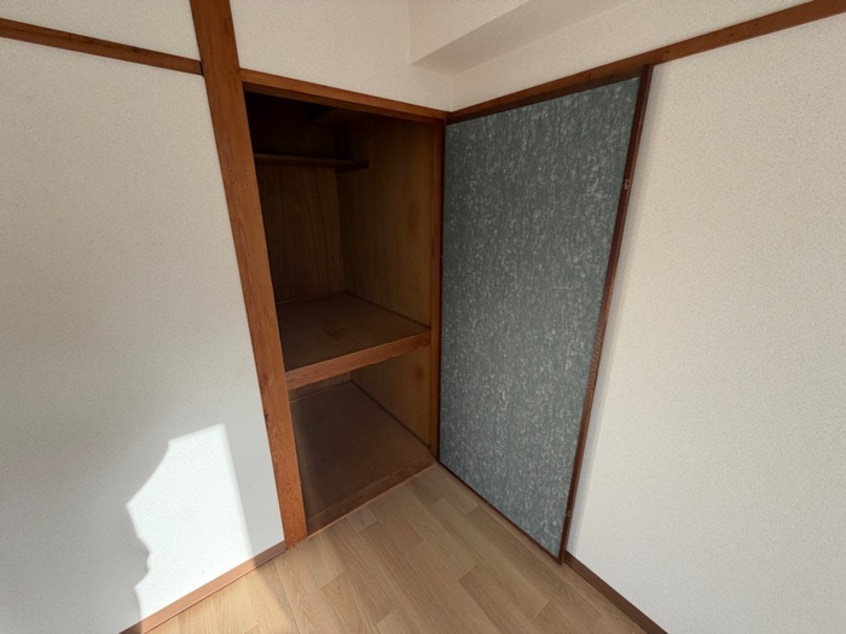 収納 ロイヤル石井