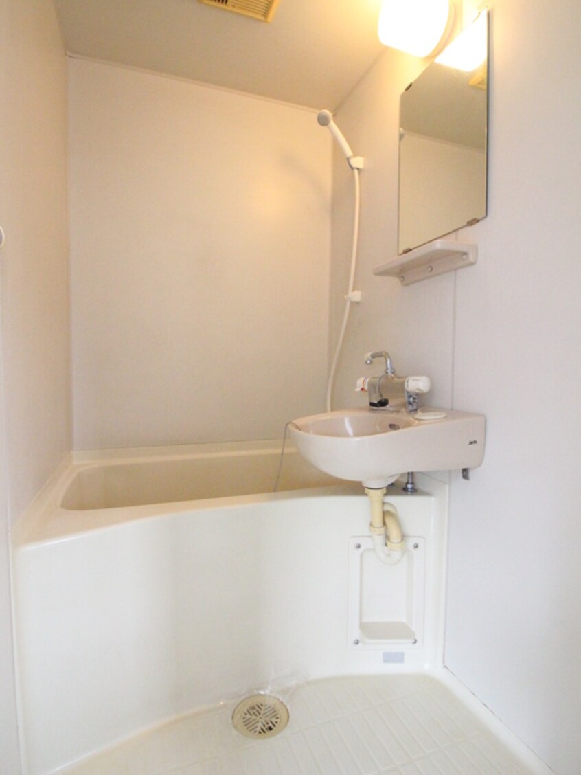 バス／シャワールーム等 トリヴェ－ル唐国