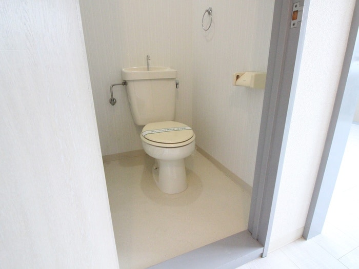 トイレ トリヴェ－ル唐国