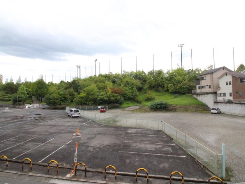 室内からの展望 トリヴェ－ル唐国