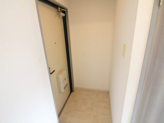 玄関 トリヴェ－ル唐国