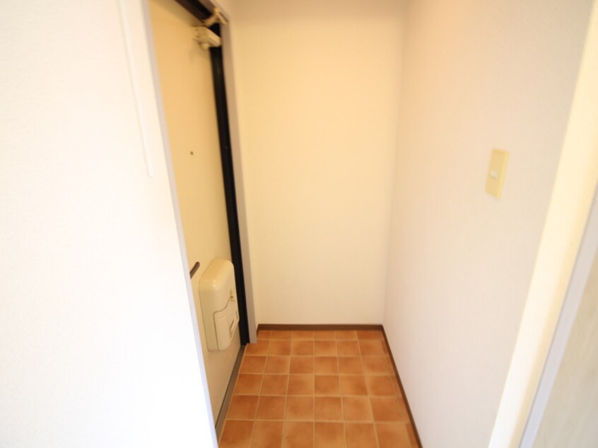 玄関 トリヴェ－ル唐国