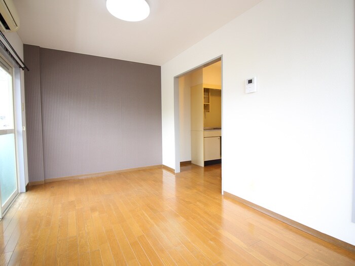 居室 トリヴェ－ル唐国