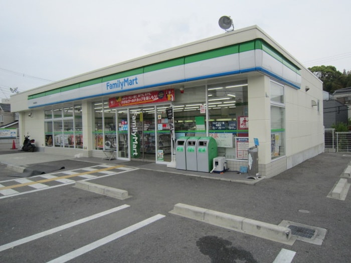 ファミリーマート(コンビニ)まで170m トリヴェ－ル唐国
