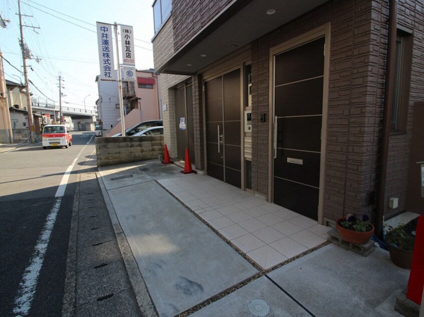 エントランス部分 ルミエール和泉式部