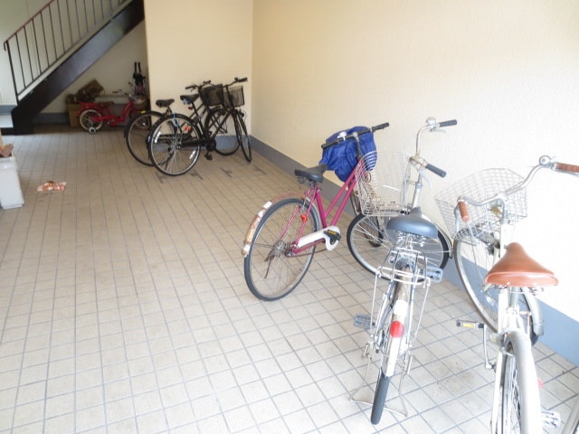 駐輪場 グランドライズリブ