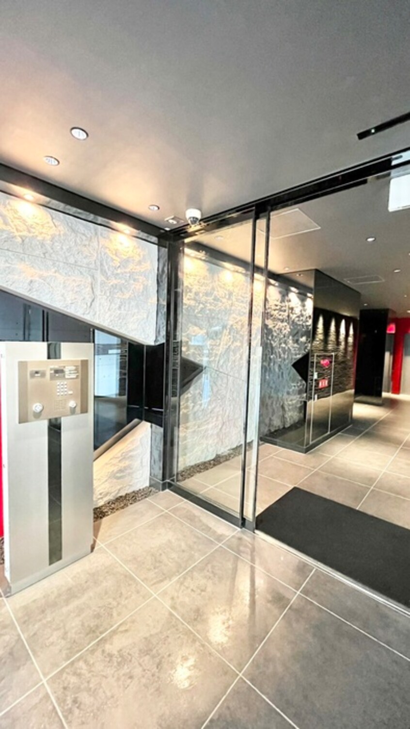 エントランス部分 ルーエ本町