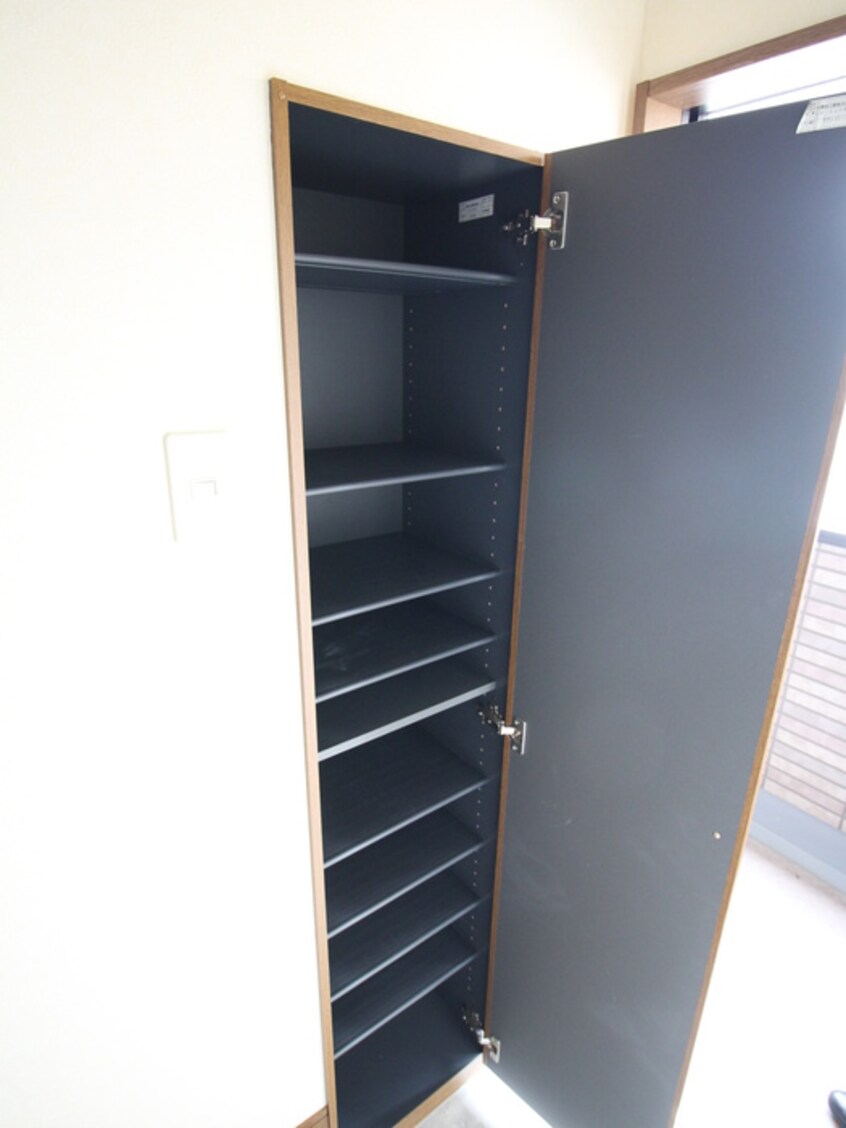 靴箱 アンプル－ルフィギュ－ル