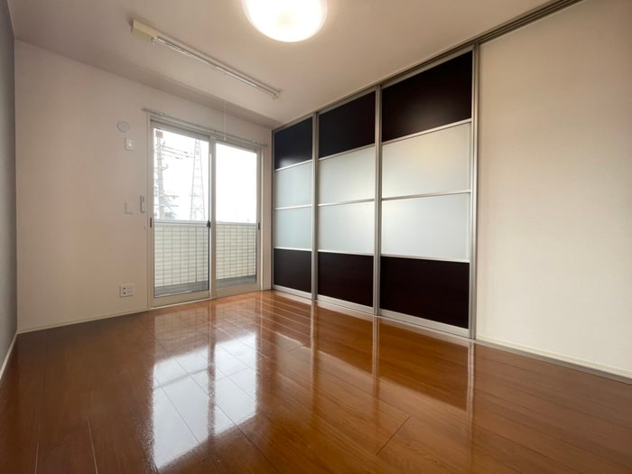 居室 鳥羽リョウコウ