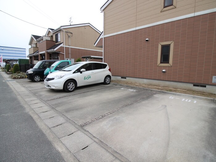 駐車場 ラフィネ六番館