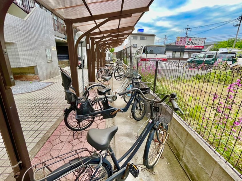 駐輪場 アンリハイツ