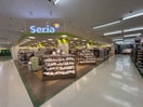 Seria イズミヤ小林店(100均)まで700m 川瀬ハイツ