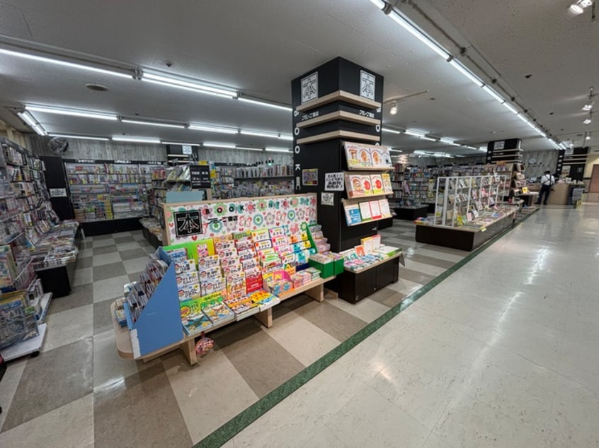 アミーゴ書店 小林店(本屋)まで700m 川瀬ハイツ