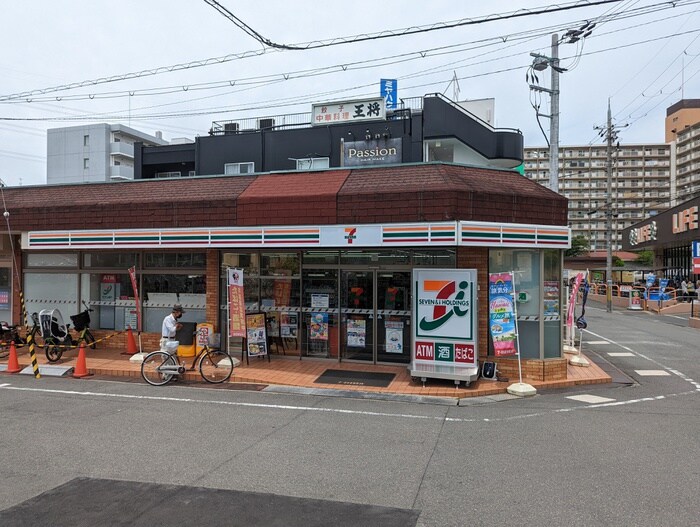 セブンイレブン枚方牧野駅西口店(コンビニ)まで729m グレース小野