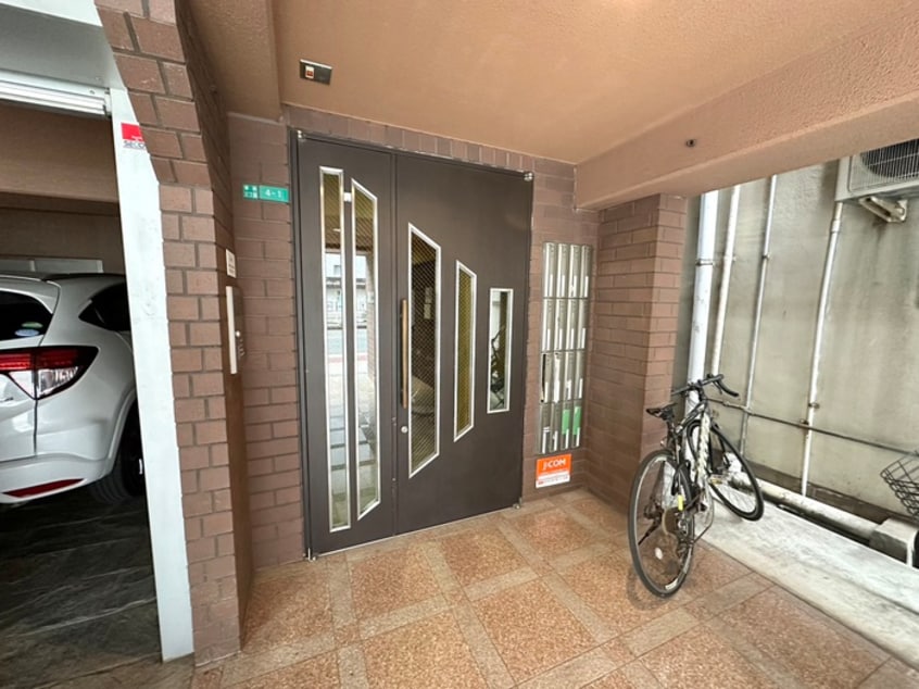 エントランス部分 プルス塚本トゥレ