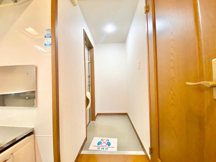 玄関 ドミ－ル・アオイ