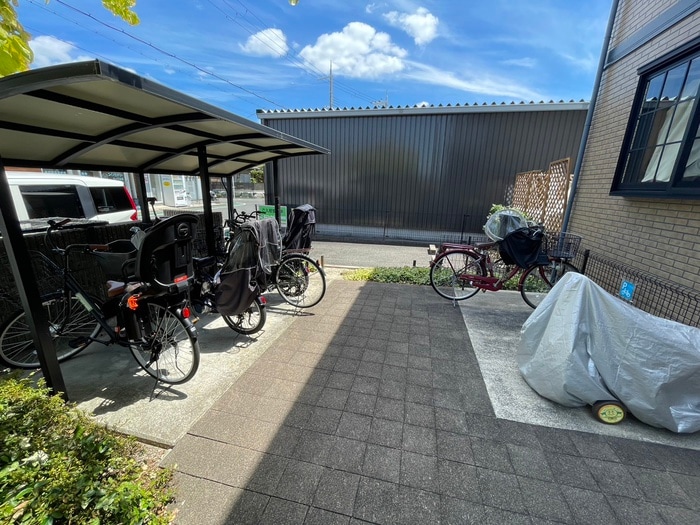 駐輪場 サザンルピナス