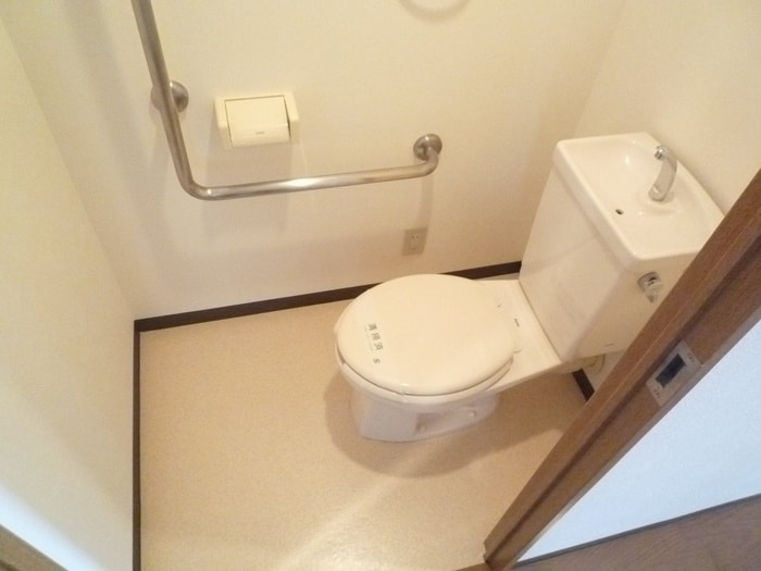 トイレ ミストラル岸部南