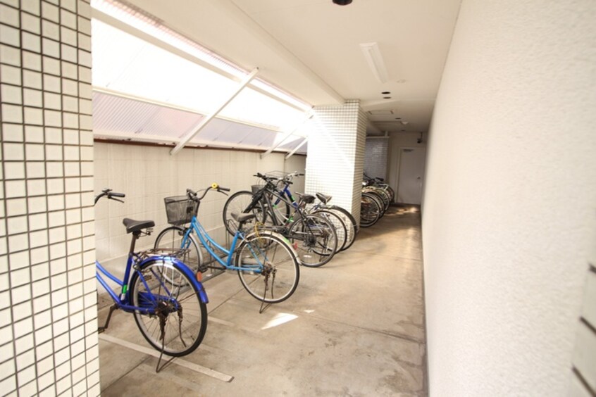 駐輪場 カサベラ岡本(501)